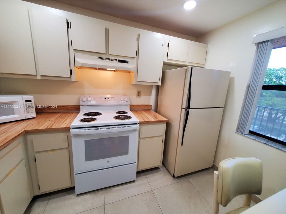 For Sale: $169,000 (2 beds, 2 baths, 960 Square Feet)