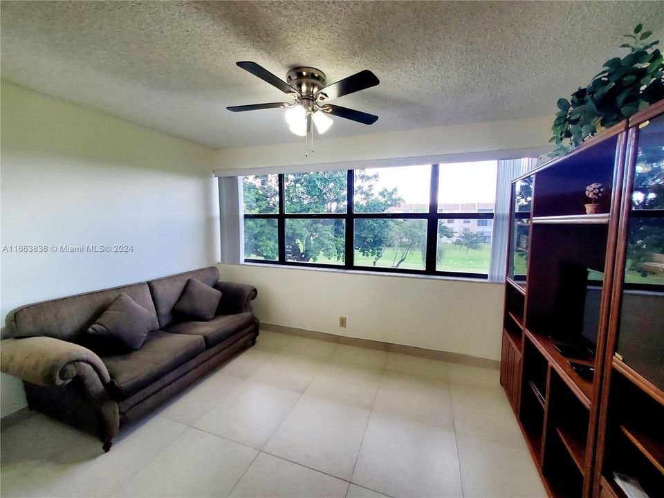 For Sale: $169,000 (2 beds, 2 baths, 960 Square Feet)