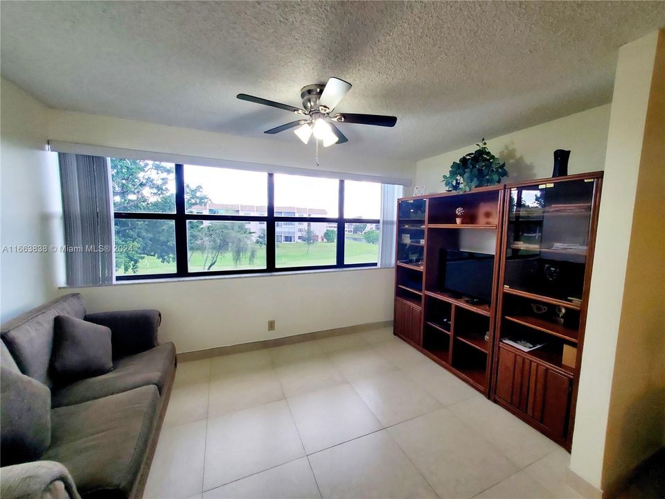 For Sale: $169,000 (2 beds, 2 baths, 960 Square Feet)