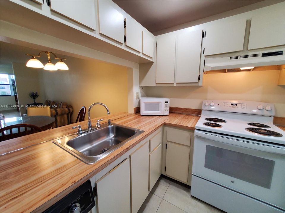 For Sale: $169,000 (2 beds, 2 baths, 960 Square Feet)