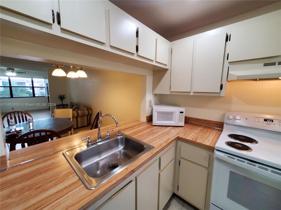 For Sale: $169,000 (2 beds, 2 baths, 960 Square Feet)