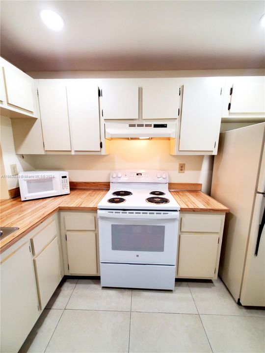 For Sale: $169,000 (2 beds, 2 baths, 960 Square Feet)