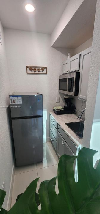 For Rent: $1,890 (1 beds, 1 baths, 1902 Square Feet)