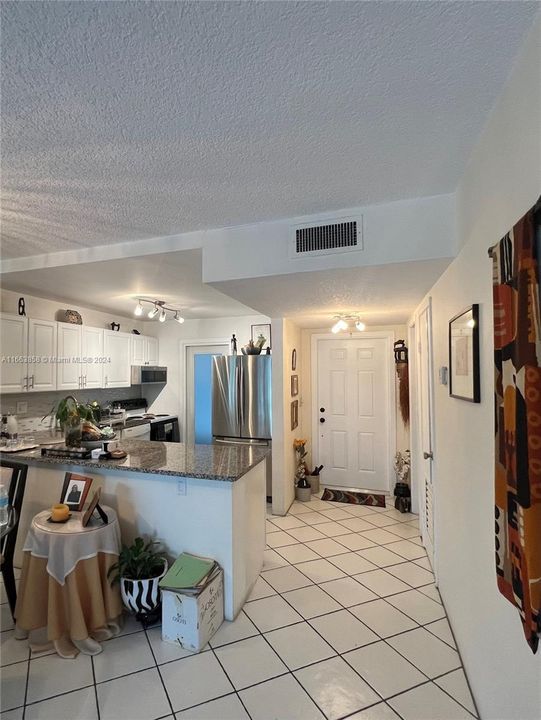 Active With Contract: $175,000 (1 beds, 1 baths, 744 Square Feet)