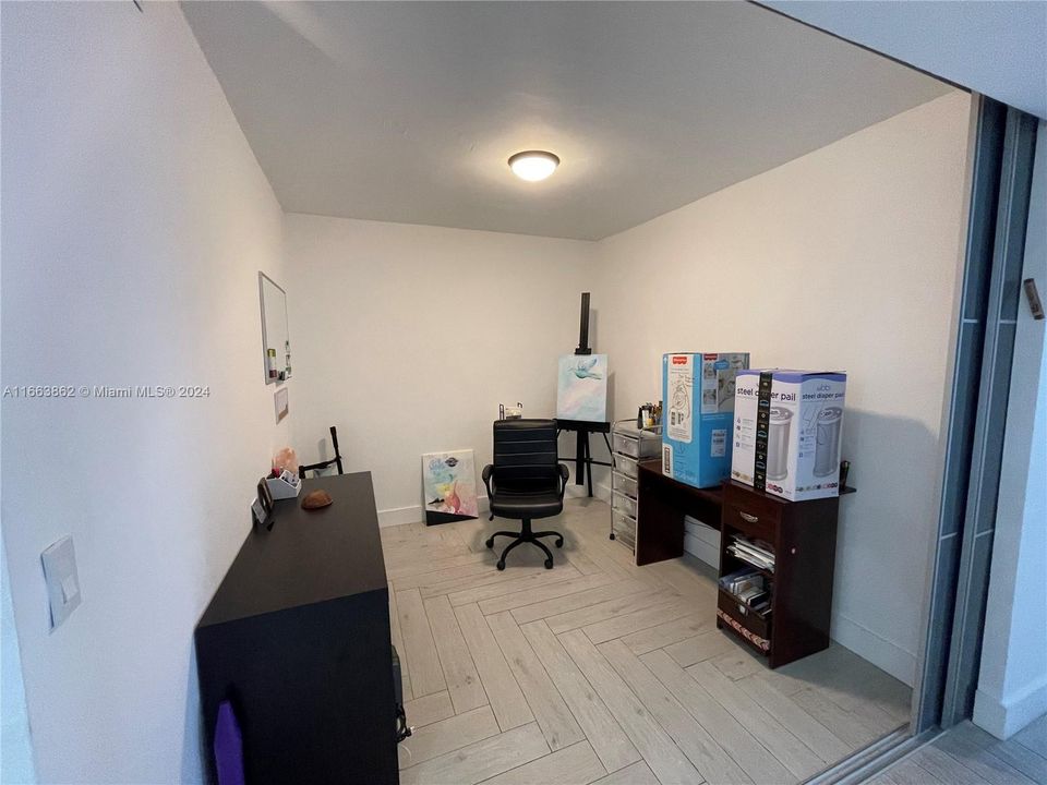 For Rent: $2,900 (1 beds, 1 baths, 1000 Square Feet)