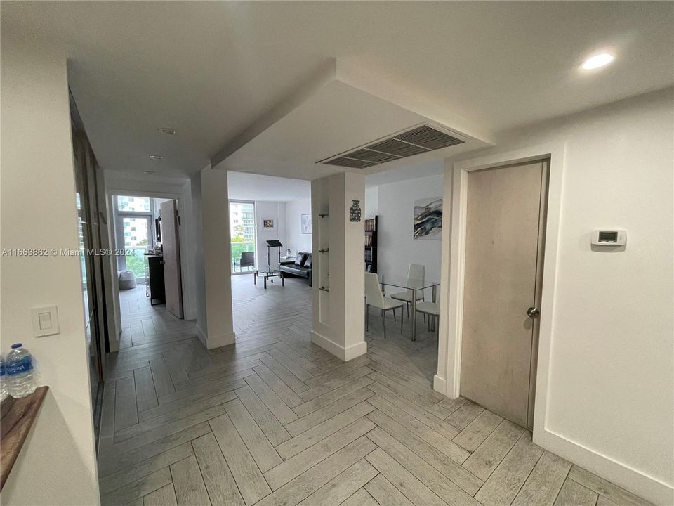 For Rent: $2,900 (1 beds, 1 baths, 1000 Square Feet)