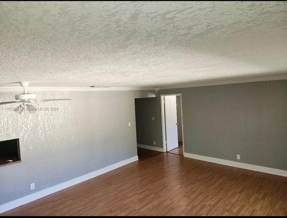 For Rent: $1,950 (1 beds, 1 baths, 670 Square Feet)