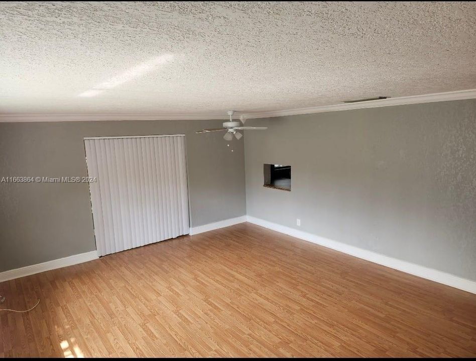 For Rent: $1,950 (1 beds, 1 baths, 670 Square Feet)