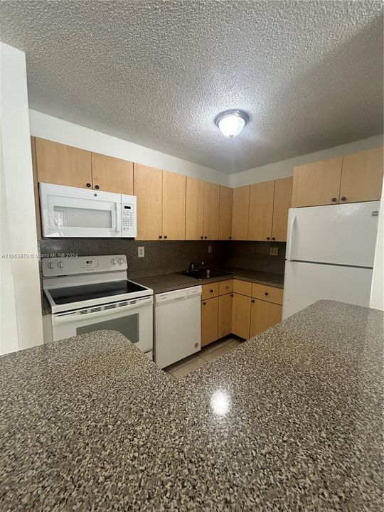 For Rent: $2,150 (2 beds, 1 baths, 867 Square Feet)