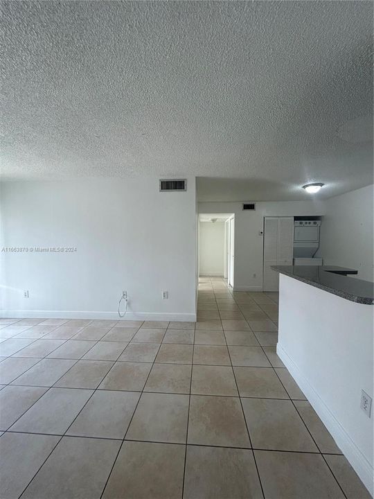 For Rent: $2,150 (2 beds, 1 baths, 867 Square Feet)