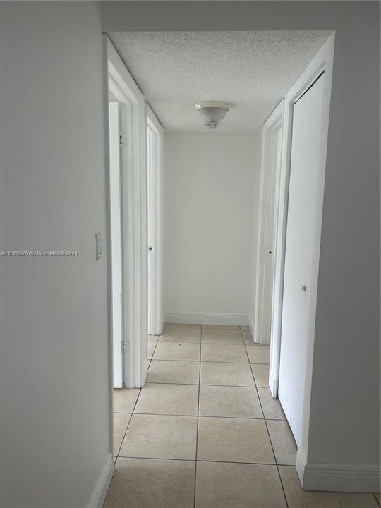 For Rent: $2,150 (2 beds, 1 baths, 867 Square Feet)