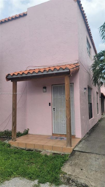 For Sale: $235,000 (2 beds, 1 baths, 940 Square Feet)