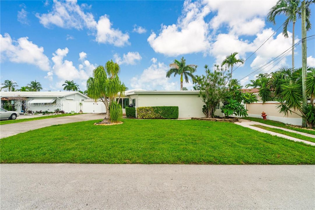 For Sale: $1,260,000 (3 beds, 2 baths, 2458 Square Feet)