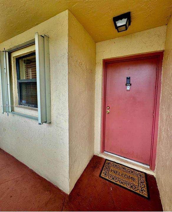 For Sale: $219,999 (2 beds, 2 baths, 820 Square Feet)