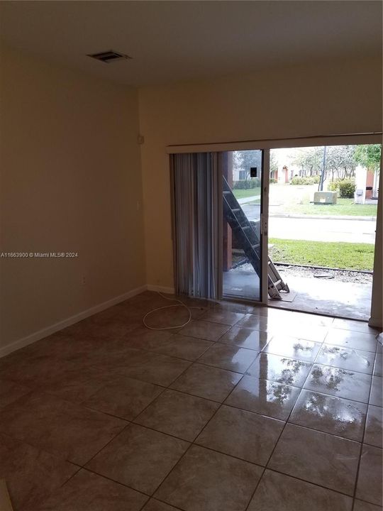 For Rent: $2,250 (2 beds, 2 baths, 1140 Square Feet)