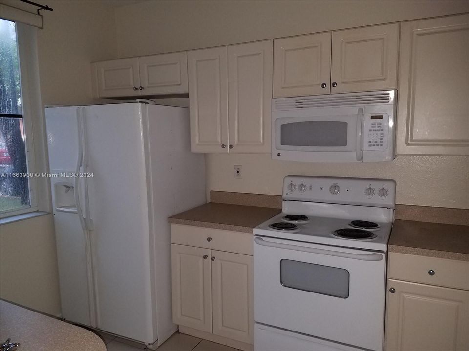 For Rent: $2,250 (2 beds, 2 baths, 1140 Square Feet)