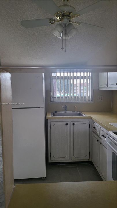 For Sale: $95,000 (1 beds, 1 baths, 640 Square Feet)