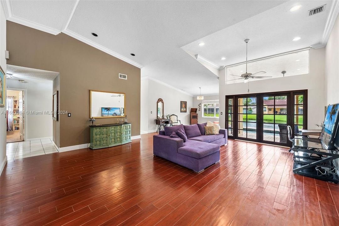 Recently Sold: $800,000 (4 beds, 2 baths, 2407 Square Feet)