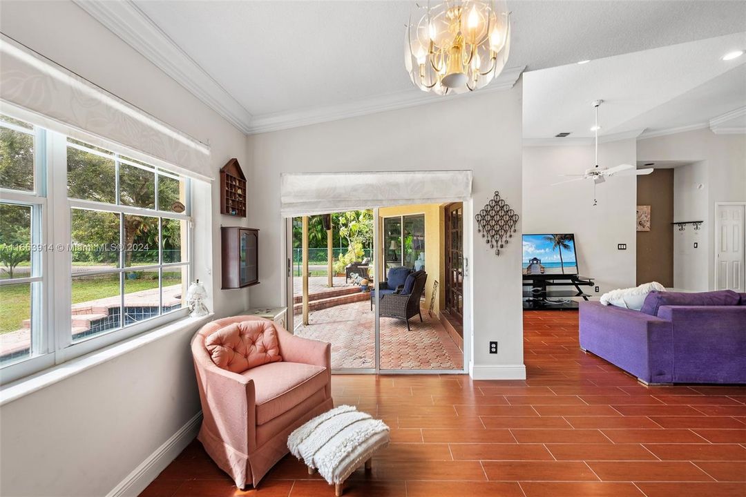 Recently Sold: $800,000 (4 beds, 2 baths, 2407 Square Feet)