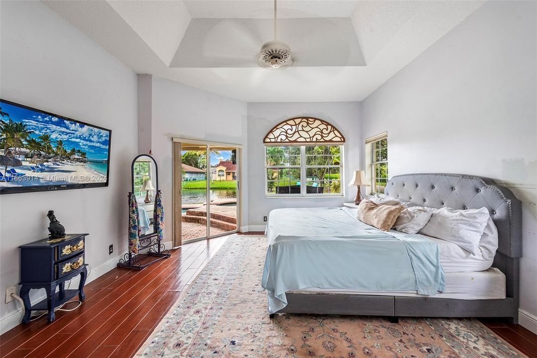 Recently Sold: $800,000 (4 beds, 2 baths, 2407 Square Feet)