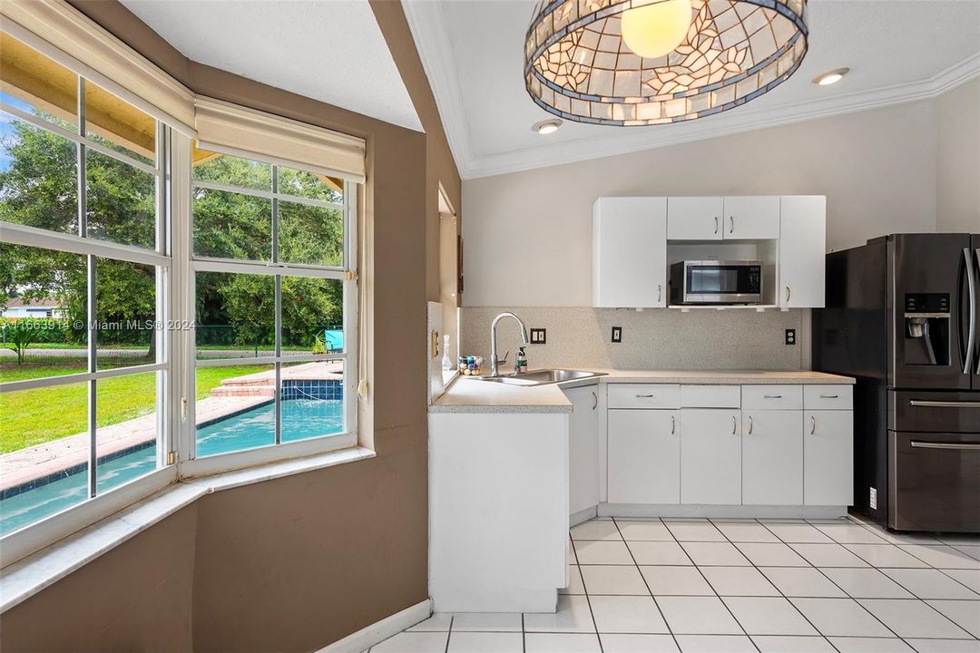 Recently Sold: $800,000 (4 beds, 2 baths, 2407 Square Feet)