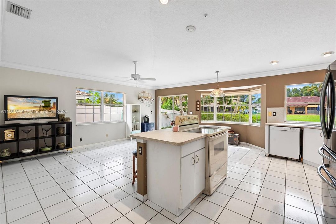 Recently Sold: $800,000 (4 beds, 2 baths, 2407 Square Feet)