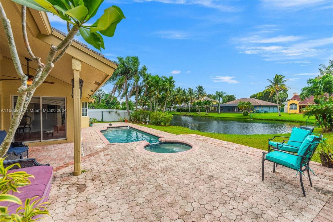 Recently Sold: $800,000 (4 beds, 2 baths, 2407 Square Feet)