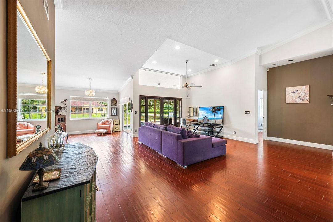 Recently Sold: $800,000 (4 beds, 2 baths, 2407 Square Feet)