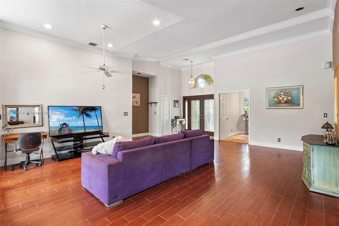 Recently Sold: $800,000 (4 beds, 2 baths, 2407 Square Feet)