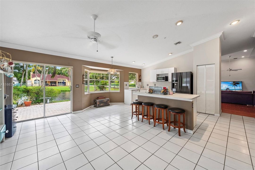 Recently Sold: $800,000 (4 beds, 2 baths, 2407 Square Feet)