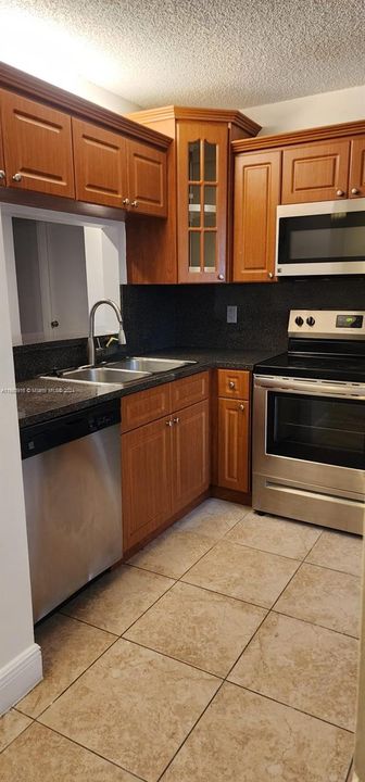 For Rent: $2,295 (3 beds, 2 baths, 1080 Square Feet)