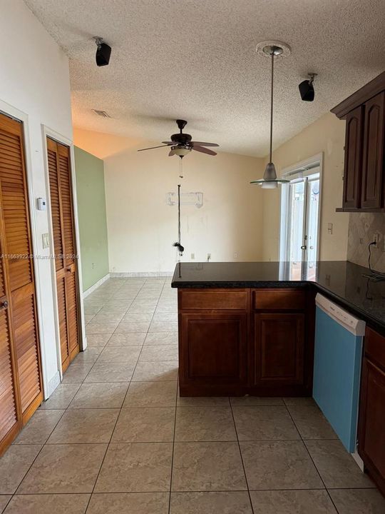 For Rent: $3,500 (3 beds, 2 baths, 1440 Square Feet)