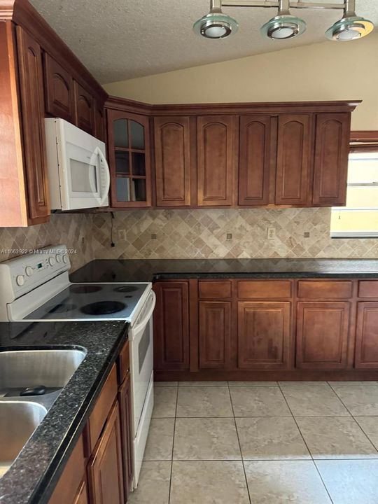 For Rent: $3,500 (3 beds, 2 baths, 1440 Square Feet)