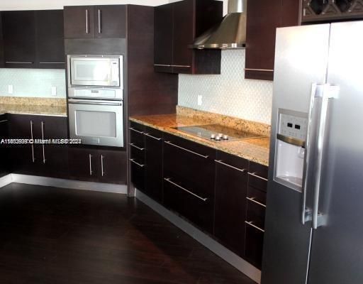 For Rent: $4,850 (2 beds, 2 baths, 1594 Square Feet)