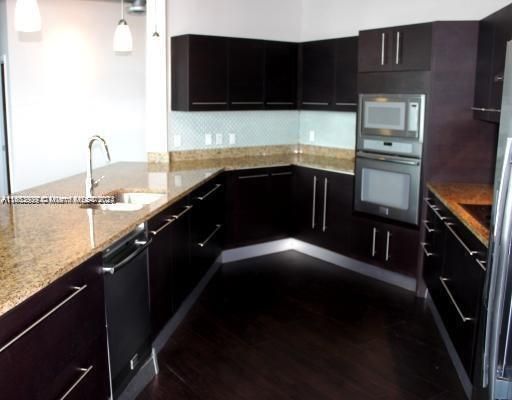 For Rent: $4,850 (2 beds, 2 baths, 1594 Square Feet)