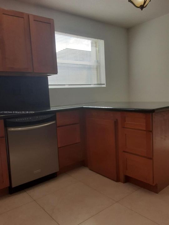 For Rent: $1,500 (1 beds, 1 baths, 640 Square Feet)