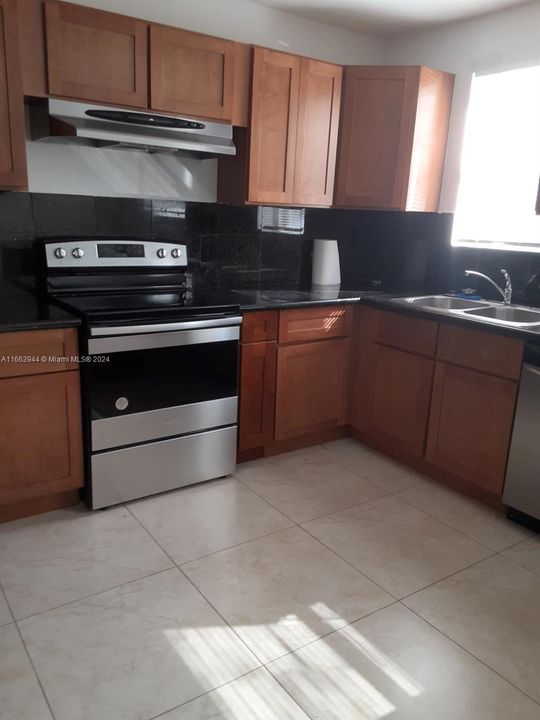 For Rent: $1,500 (1 beds, 1 baths, 640 Square Feet)