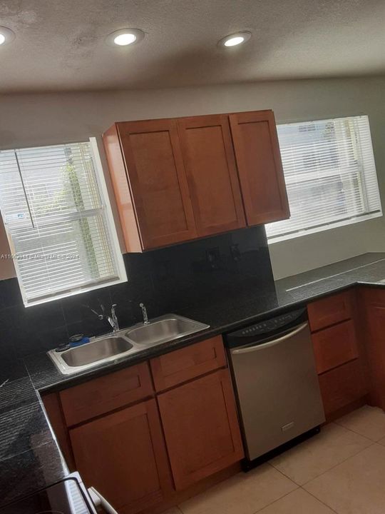 For Rent: $1,500 (1 beds, 1 baths, 640 Square Feet)