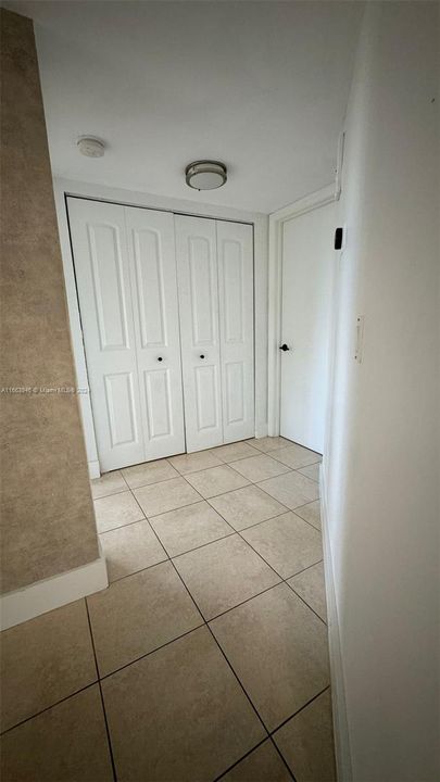 For Rent: $2,100 (1 beds, 1 baths, 810 Square Feet)