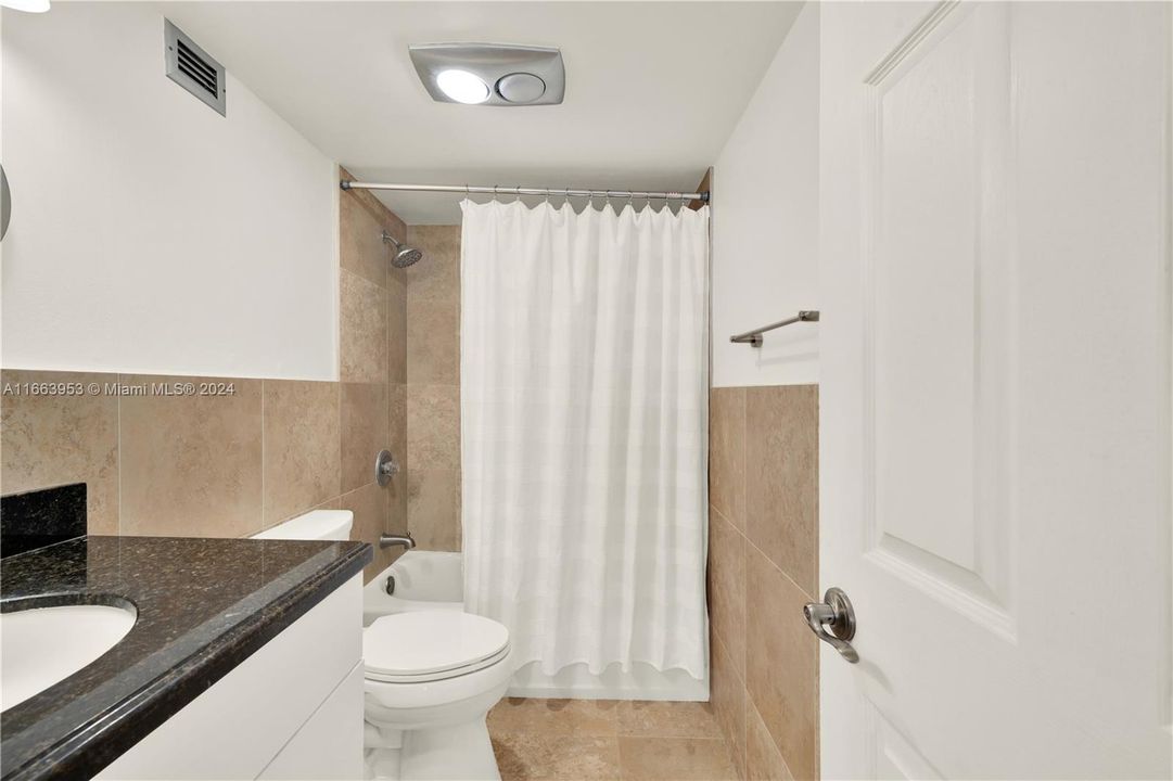 For Sale: $460,000 (1 beds, 1 baths, 868 Square Feet)