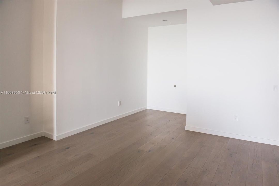 For Rent: $4,500 (1 beds, 2 baths, 919 Square Feet)