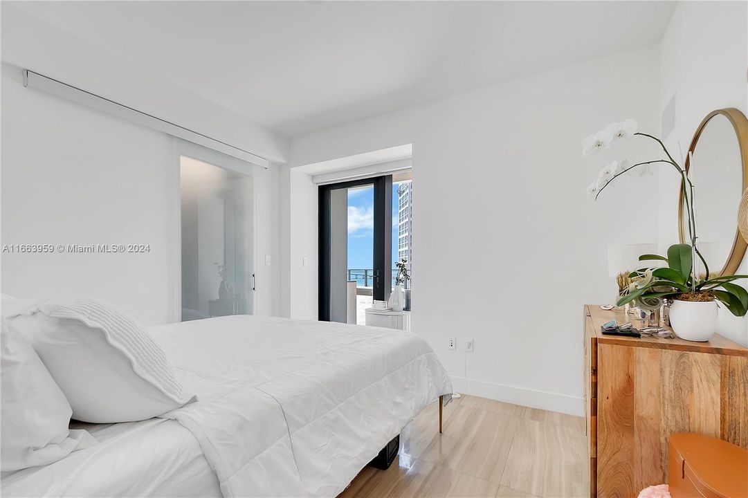 For Sale: $849,000 (1 beds, 1 baths, 690 Square Feet)