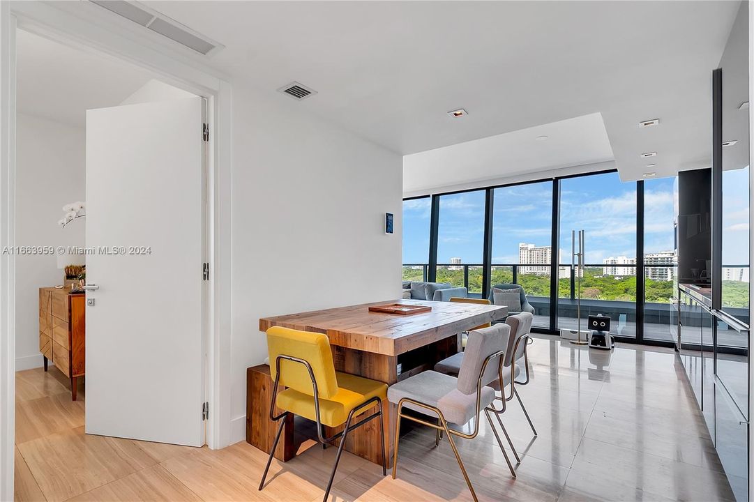 For Sale: $849,000 (1 beds, 1 baths, 690 Square Feet)