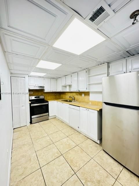 For Rent: $3,250 (2 beds, 2 baths, 902 Square Feet)