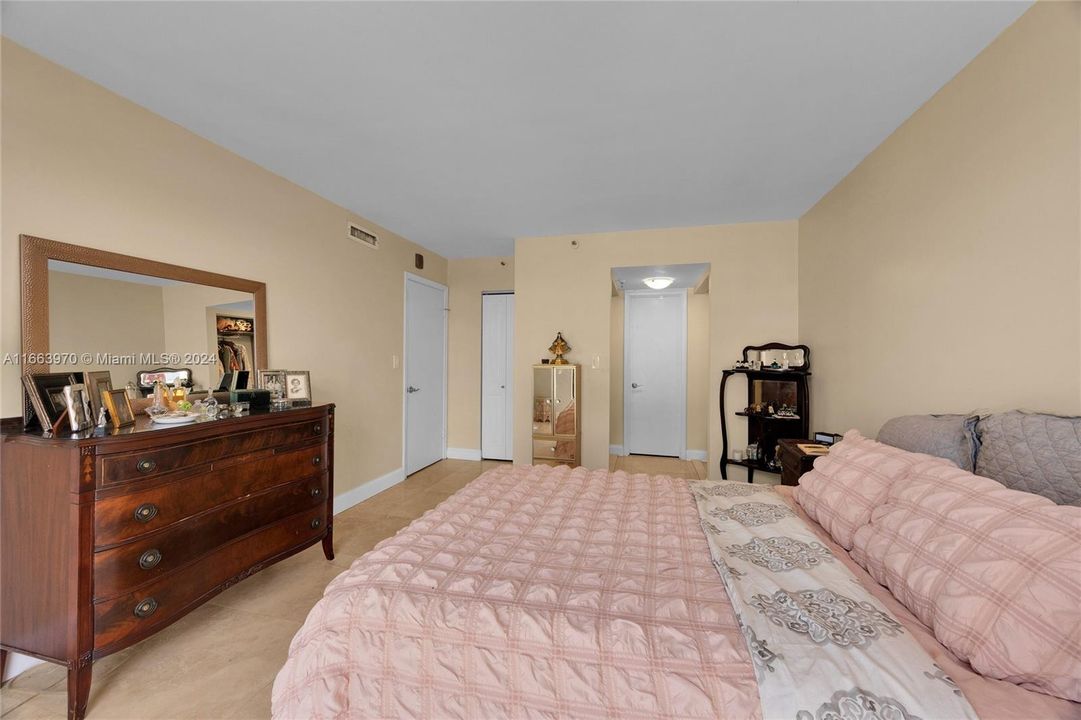 For Sale: $475,000 (2 beds, 2 baths, 960 Square Feet)