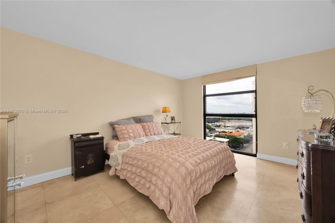 For Sale: $475,000 (2 beds, 2 baths, 960 Square Feet)