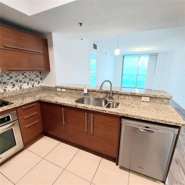 For Rent: $3,750 (3 beds, 2 baths, 1271 Square Feet)