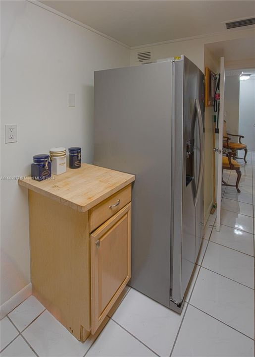 For Sale: $494,000 (1 beds, 1 baths, 918 Square Feet)