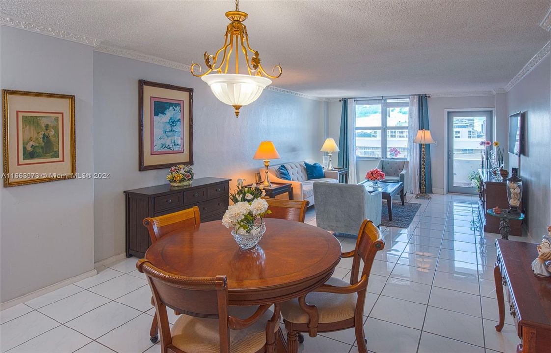 For Sale: $494,000 (1 beds, 1 baths, 918 Square Feet)