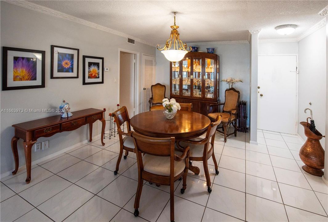 For Sale: $494,000 (1 beds, 1 baths, 918 Square Feet)